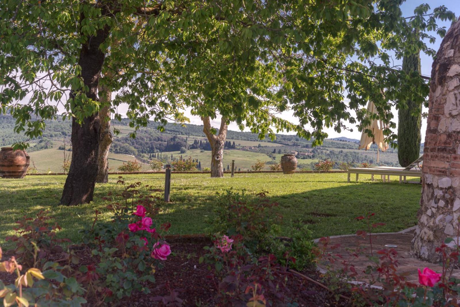 Villa Il Castagno Wine & Resort سيينا المظهر الخارجي الصورة