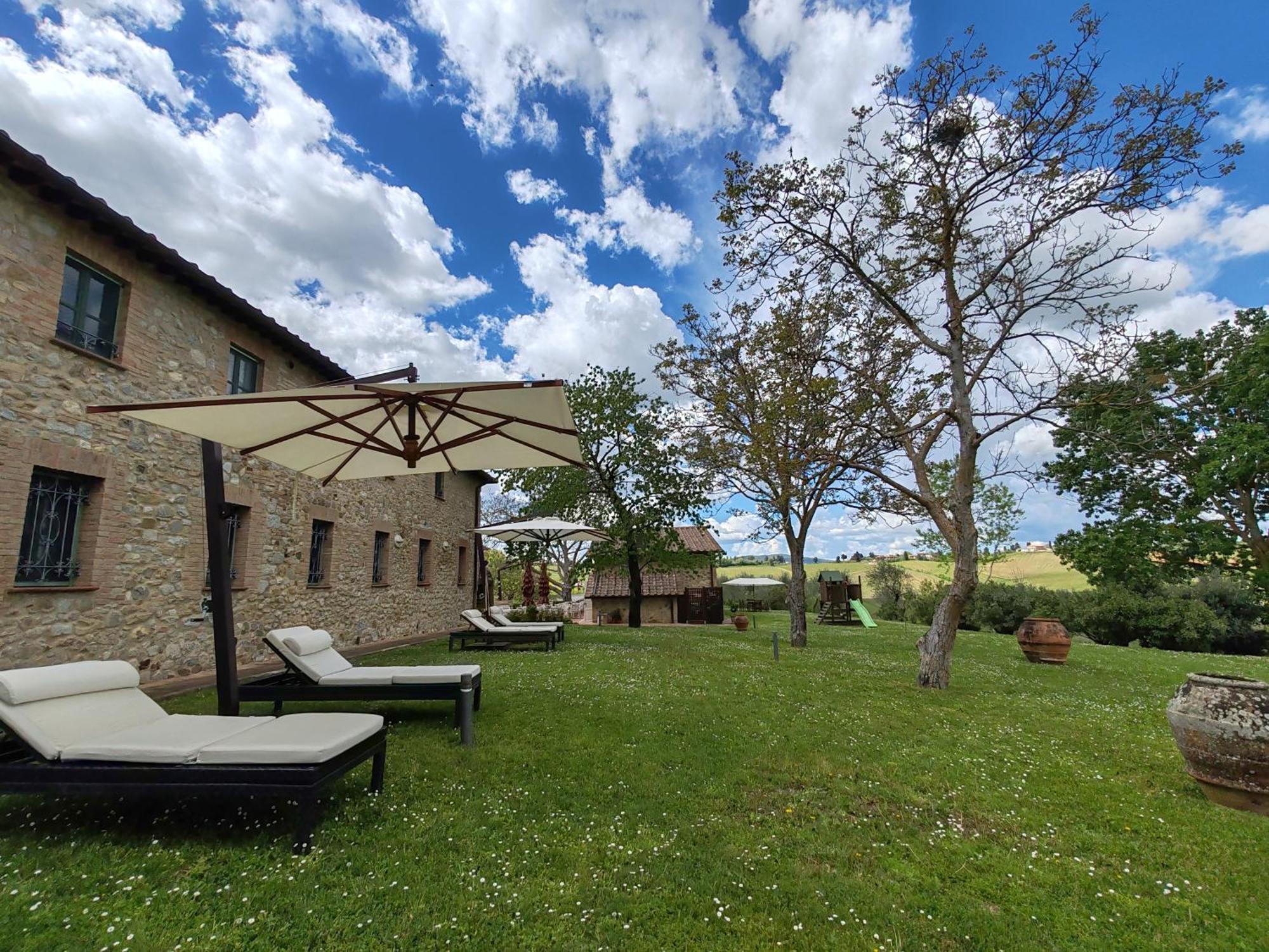 Villa Il Castagno Wine & Resort سيينا المظهر الخارجي الصورة